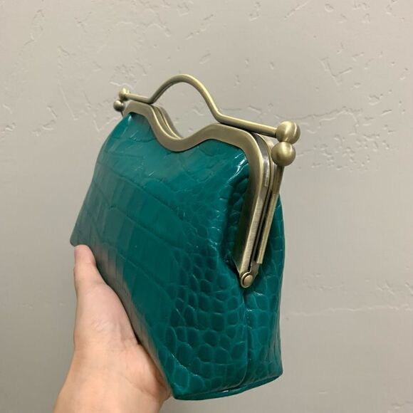 Handmade Genuine Leather Croc-Embossed Double Kisslock Clutch/Crossbody - Picture 13 of 16
